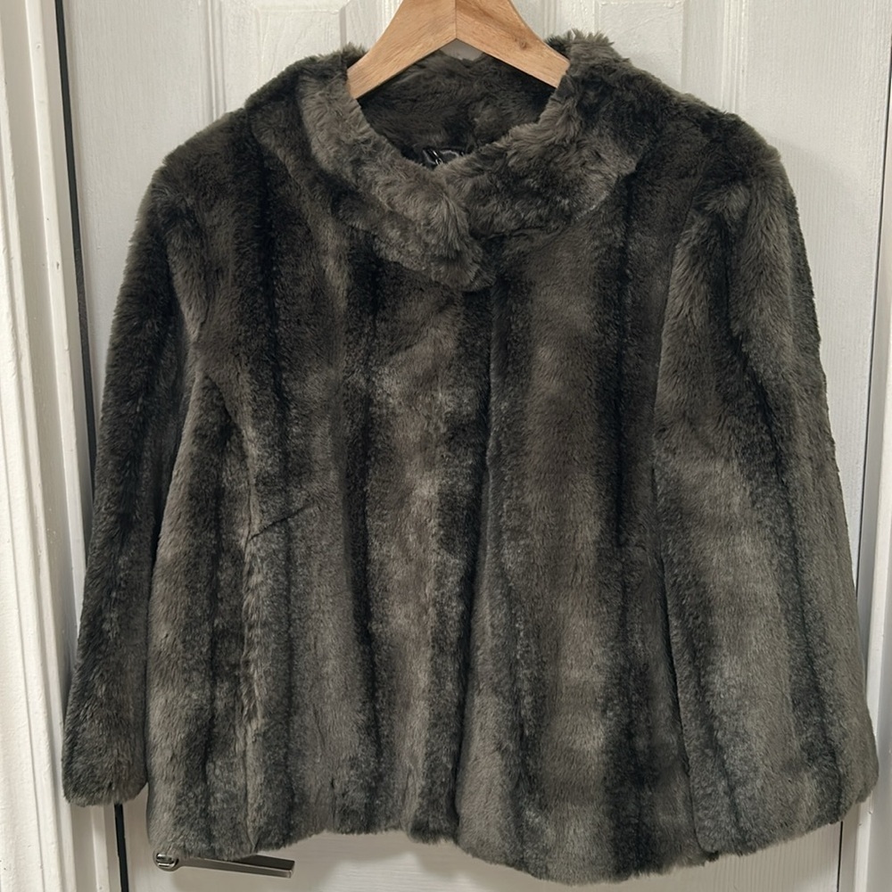 COAST Women’s Faux Fur Cropped Jacket Coat